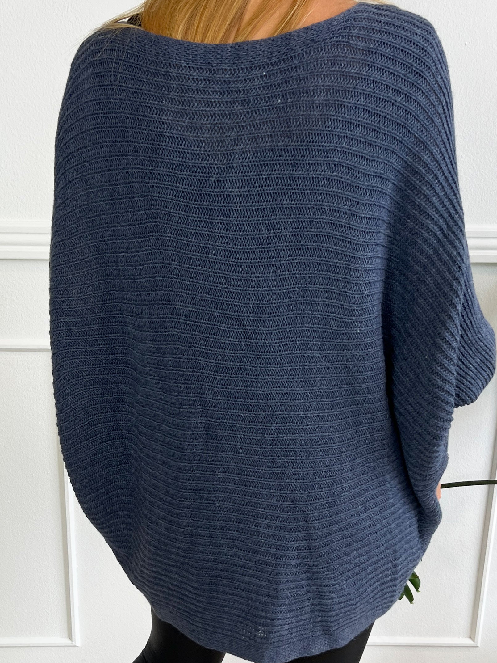 Gabbi - Oversized stickat med fladdermusärmar